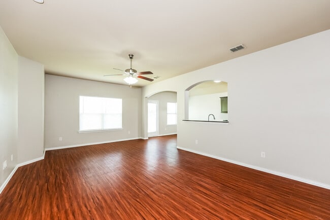 Photo - 930 Haley Dr