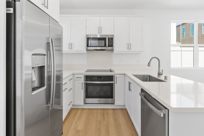 Photo - Modern Comfort & Style in Prime Ontario Location