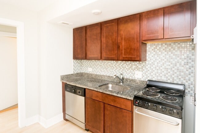 Photo - 450 W Wellington Ave Unit E2