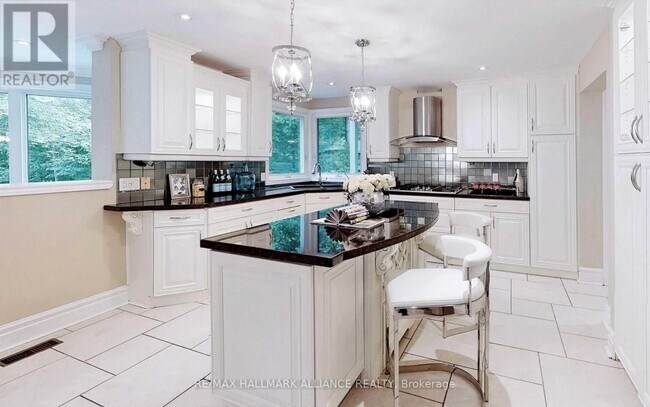 Photo - 2413 Robin Dr