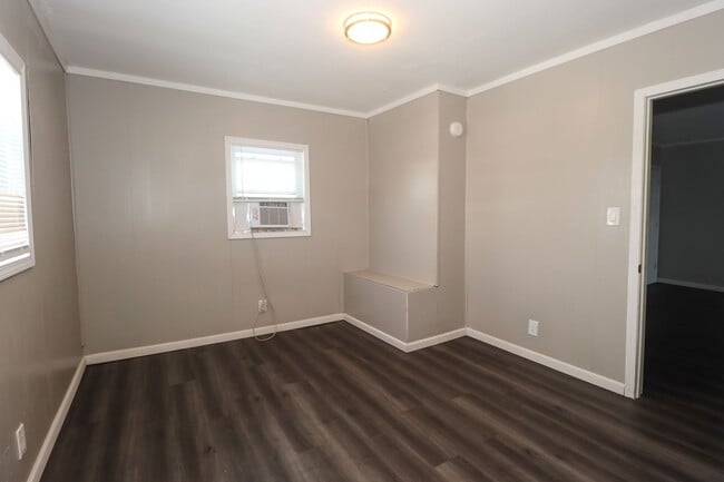 Photo - 3932 Main St Unit 2R