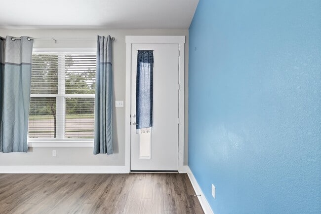 Photo - 3911 WS Phillips Pkwy