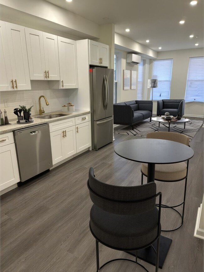 Photo - One FREE MONTH!! Luxury Bi-Level 2BR Apart...