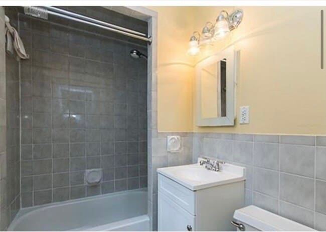 Photo - 130 Fremont Ave Unidad 2L