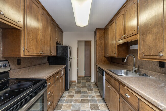 3BR, 2BA + Den - 1,608SF - Kitchen