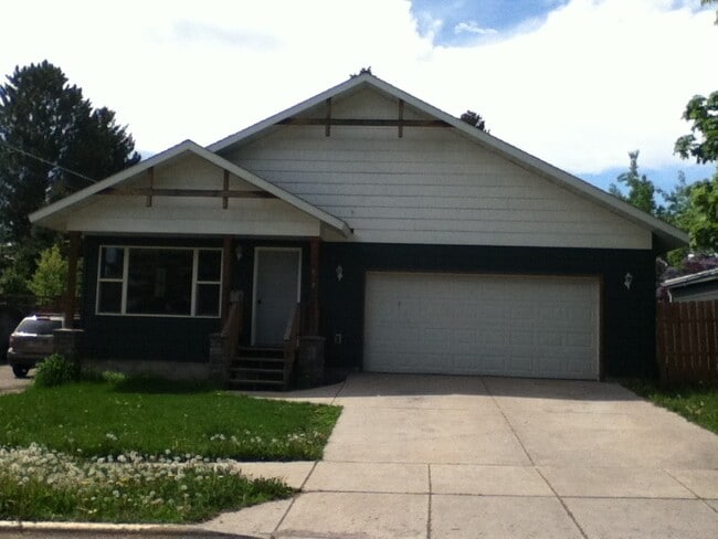 Photo - 4 Bedroom 2 Bathroom House - Close to MSU Campus