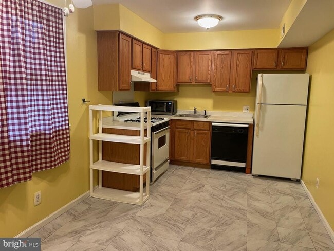 Building Photo - 134 Eaves Mill Rd