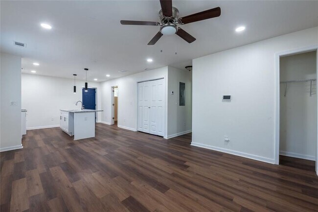 Photo - 450 Paines Ave NW