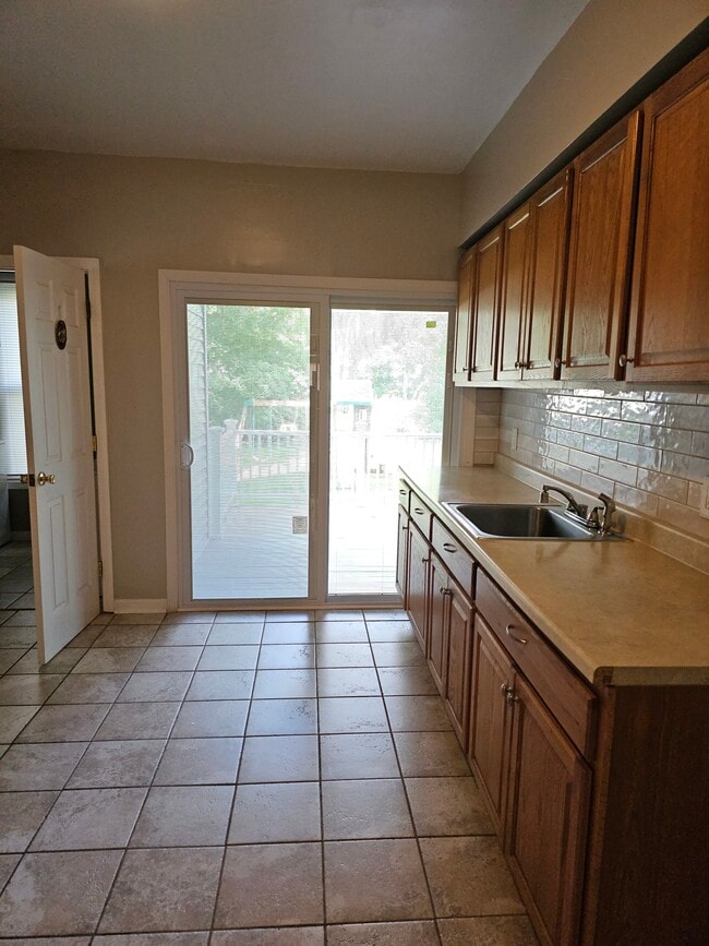 Building Photo - 114 Hempstead St Rental