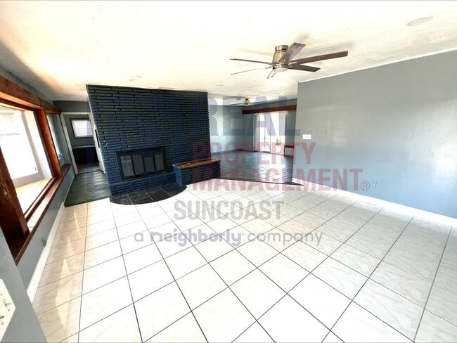 Photo - 563 Parkview Dr