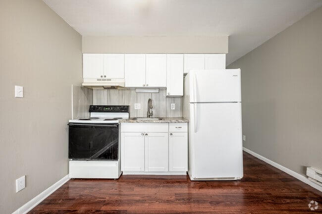 1BR, 1BA - 475SF - Kitchen