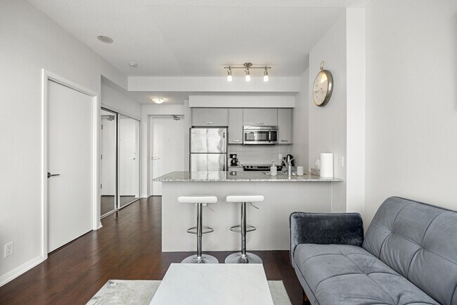 Photo - 889 Bay St. Unit ID1345805P