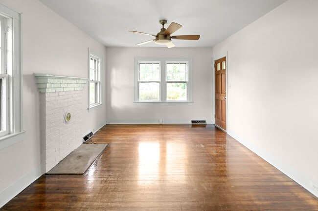 Photo - Cute Downtown Bungalow