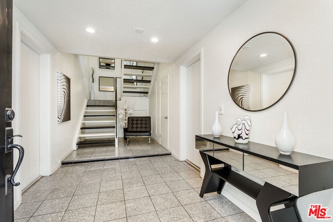 Photo - 2041 Roscomare Rd