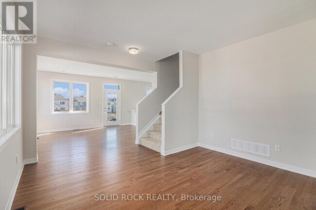 Photo - 208 Beebalm Cres
