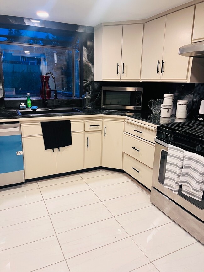 Photo - 13322 62nd Dr SE