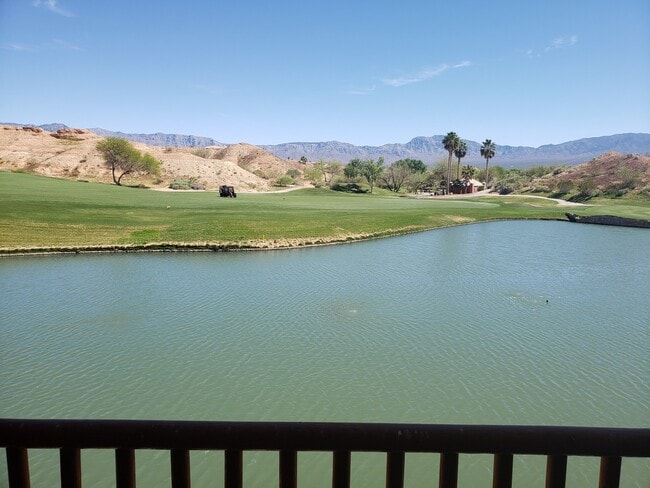 Building Photo - Enchanment 2 bedroom upper level unit with amazing views!