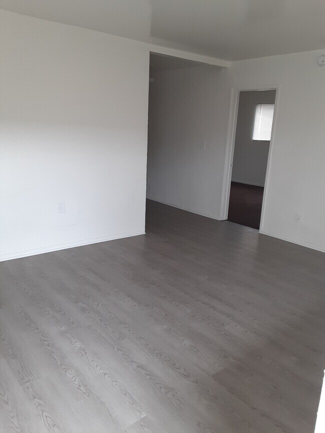 Photo - 833 W 79th St Unit 1