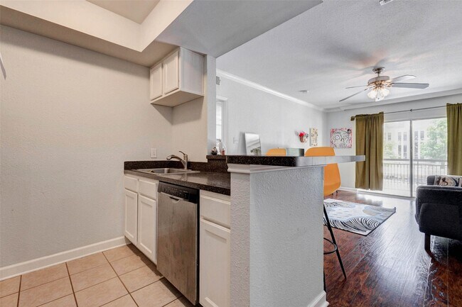 Photo - 4515 Briar Hollow Pl Unidad 215