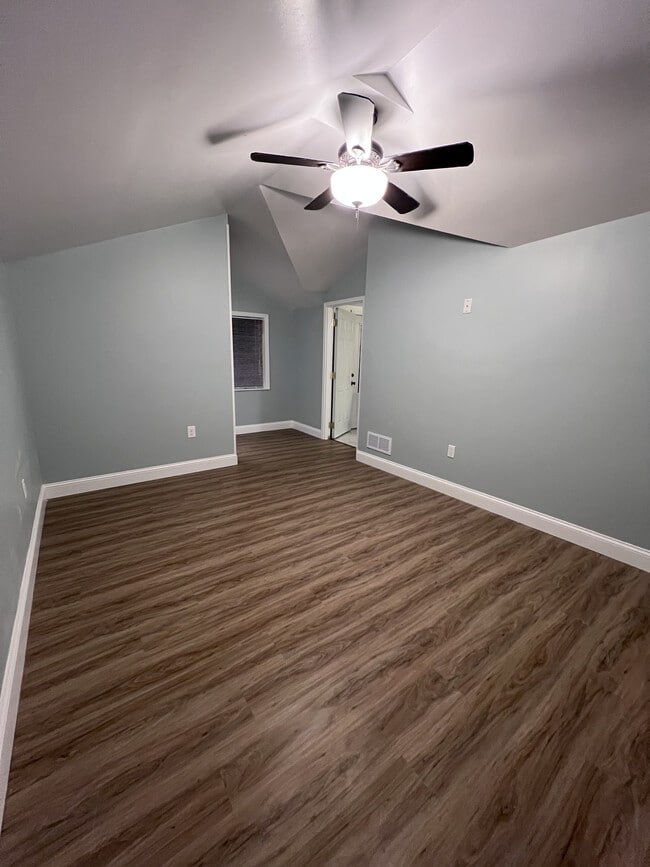 Photo - 211 E Susan Dr