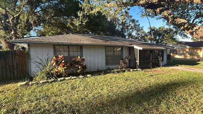 Building Photo - Welcome Home to your 4/2 in Seffner!