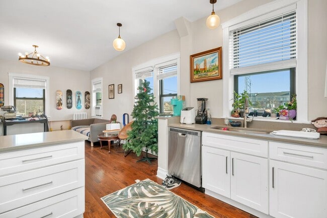 Photo - 319 Calendar Ave Unidad 3D