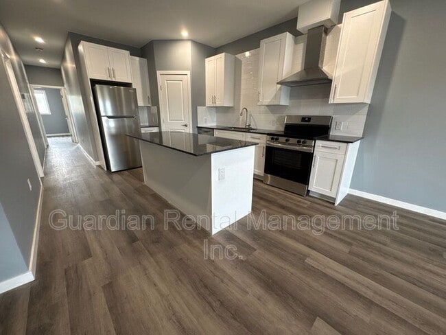 Building Photo - 324 Strand Ave Unit Main Floor