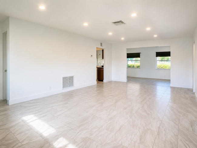 Photo - 1590 SW 14th Ave