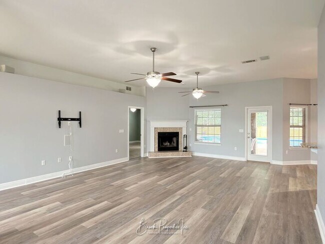Photo - 6185 Autumn Pines Cir