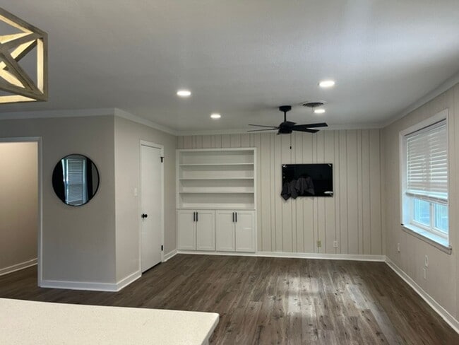 Photo - 375 Sherwood Forest Blvd