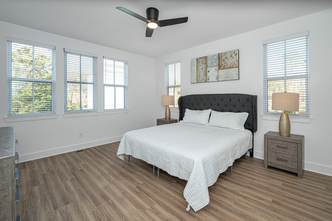 Photo - 2468 18th St S