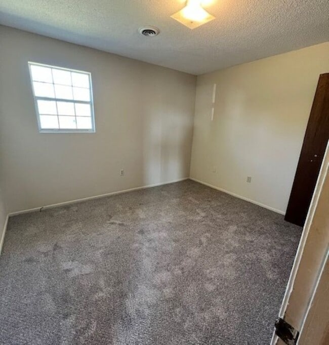 Photo - 103 Teakwood Dr