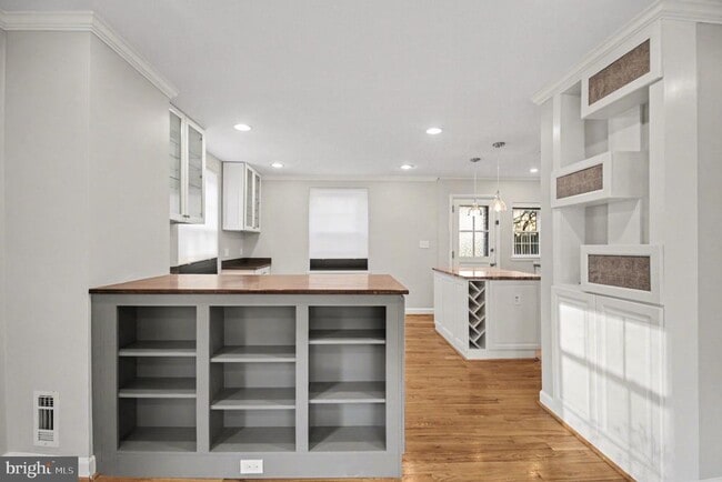 Photo - 4885 S 28th St