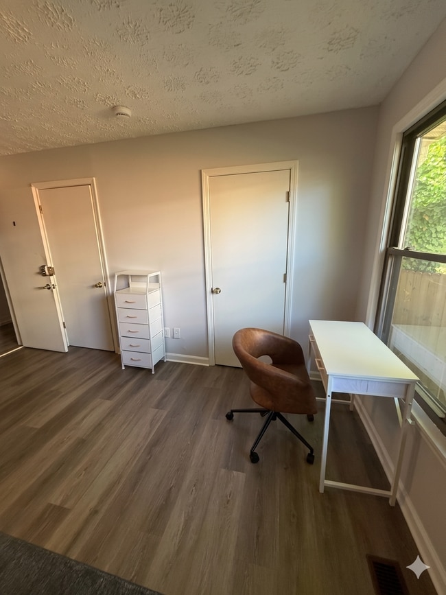 Photo - 877 Beckwith St SW