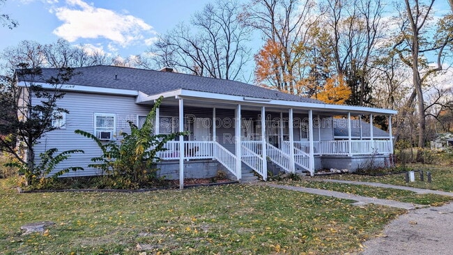 Building Photo - 8497 Douglas Ave Unit 1