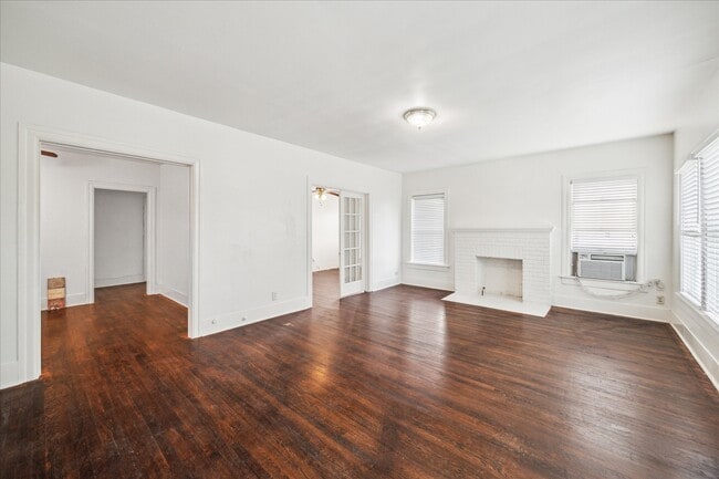 Photo - 2113 Berry St