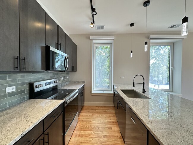 Photo - 2100 W 18th Pl Unit 102