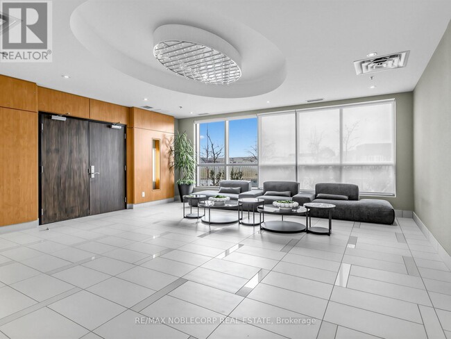 Photo - 840 Queens Plate Dr