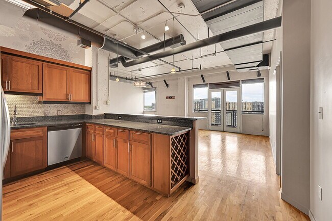 Photo - $2,000, 1 bed, 1.5 bath located in downtow... Unit #1070