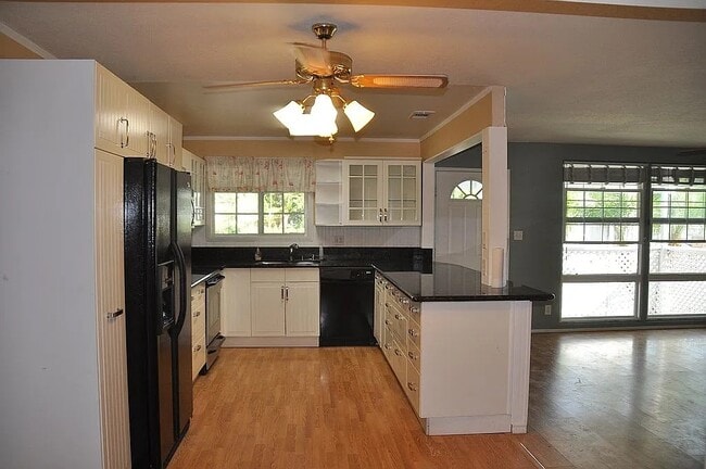 Photo - 6974 Ballinger Ave