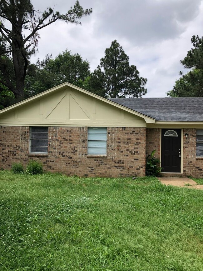 Building Photo - 2784 Normandy Dr Rental