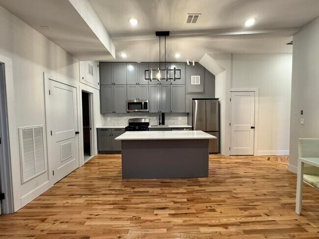 Building Photo - 241 Palisade Ave Unit 2