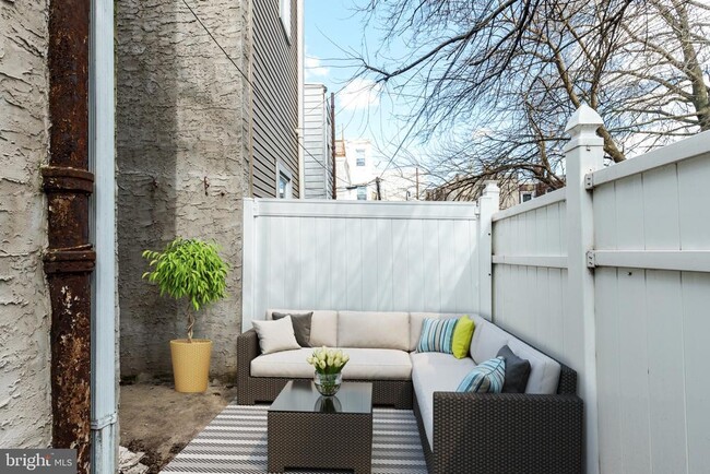 Photo - 724 Moyer St