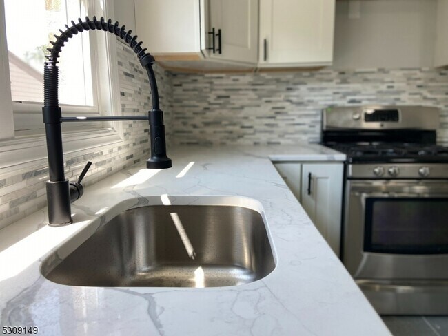 Photo - 905 Sanford Ave