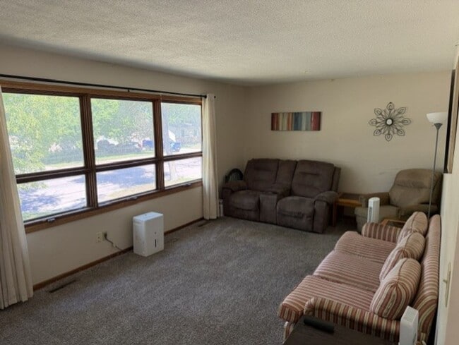 Photo - 3 BR, 1 bath, fenced in back yard