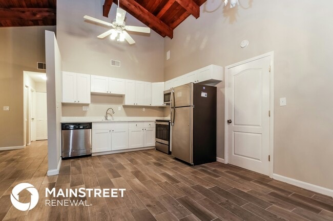 Photo - 2760 Hillsdale Ave