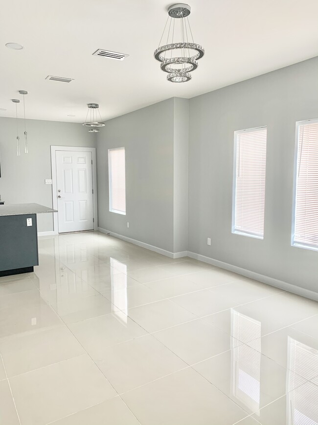 Photo - 2016 Summerland Ln Unit 3