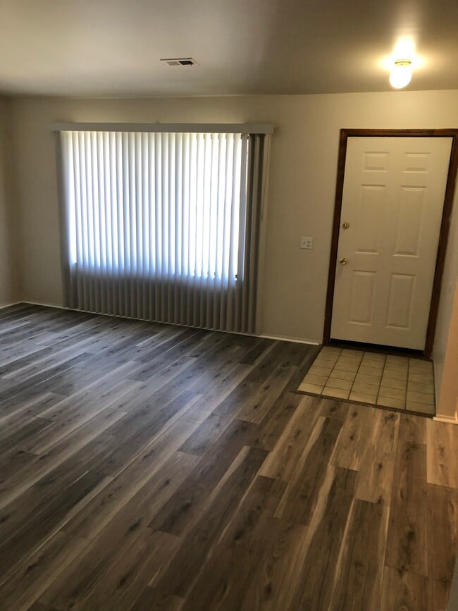 Building Photo - 5923 Niles Dr Unit 11/2022