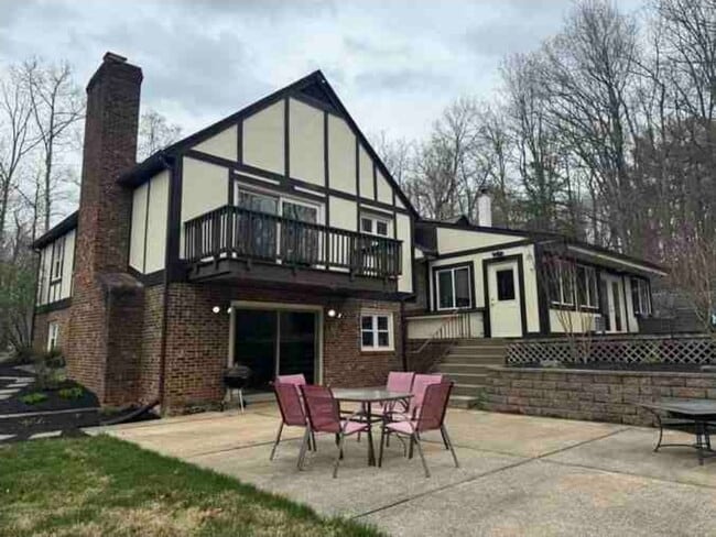 Tenant entrance and patio - 20544 Oatlands Chase Pl