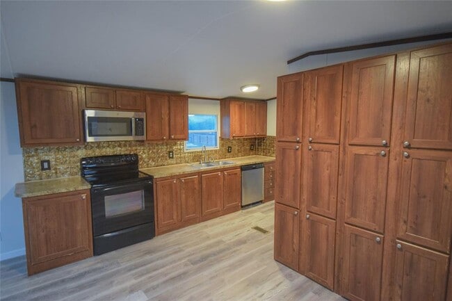 Photo - 900 Phillip Ln